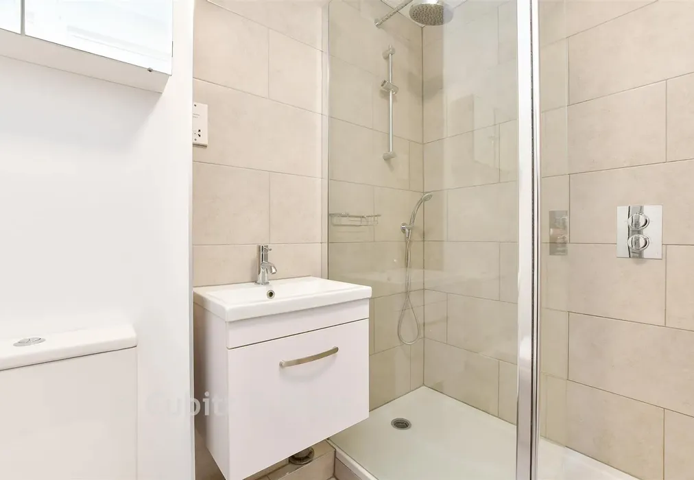Shower Room - Bakers Gardens, Carshalton, Surrey - Wards of Kent