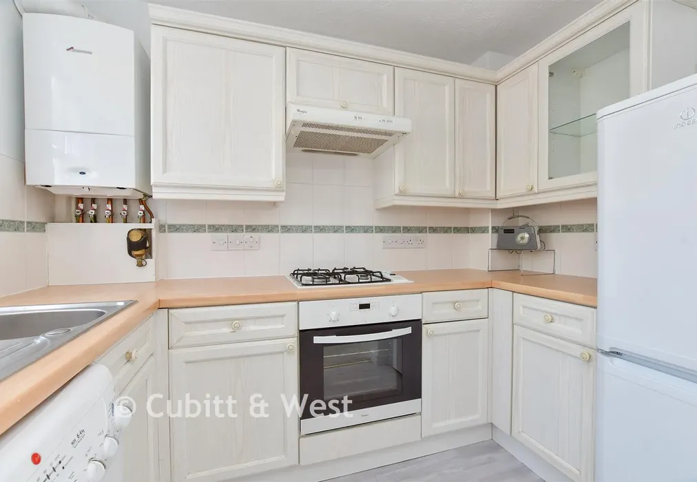 Kitchen - Bakers Gardens, Carshalton, Surrey - Wards of Kent