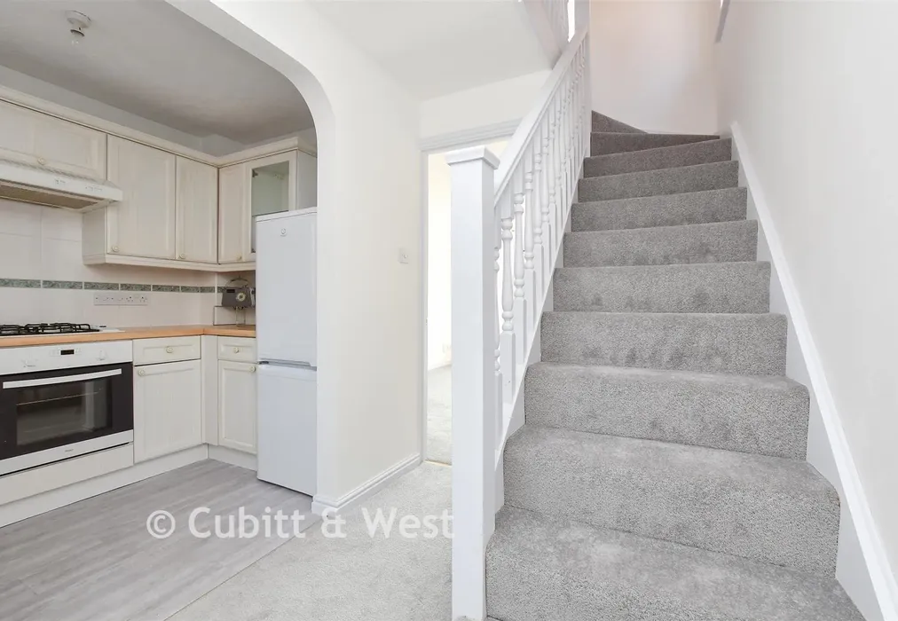 Entrance Hall - Bakers Gardens, Carshalton, Surrey - Wards of Kent