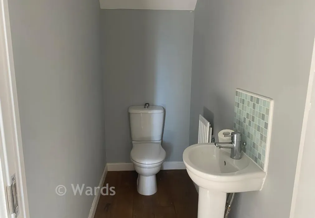 Cloakroom - Greystones, Willesborough, Ashford, Kent - Wards of Kent