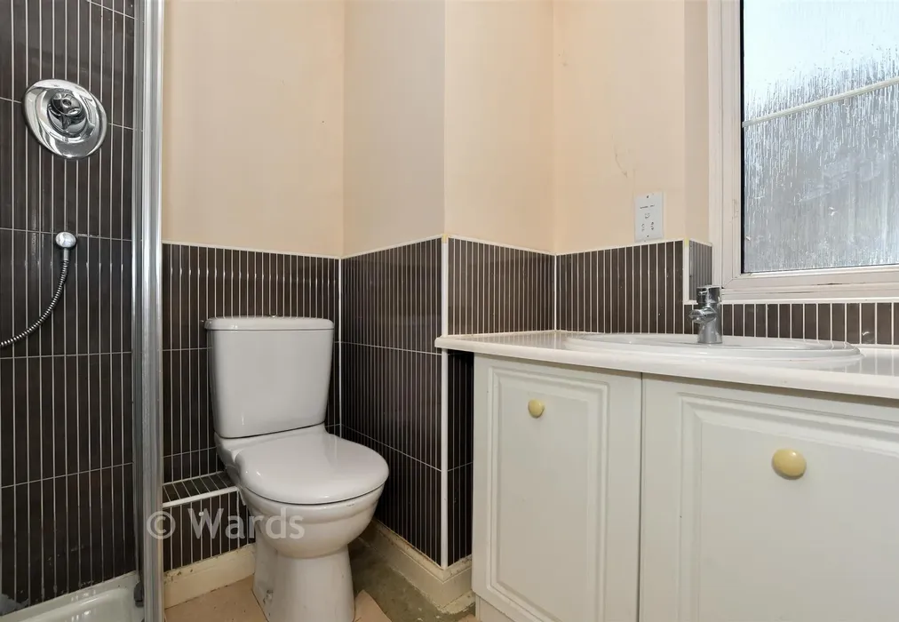 En-Suite Shower Room - Greystones, Willesborough, Ashford, Kent - Wards of Kent