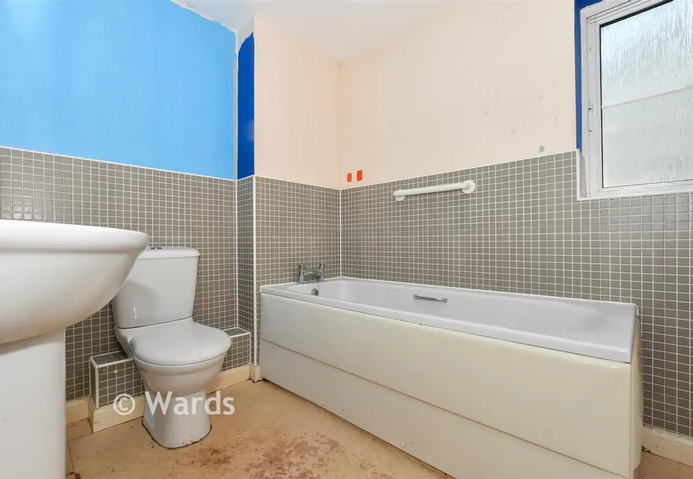 Bathroom - Greystones, Willesborough, Ashford, Kent - Wards of Kent