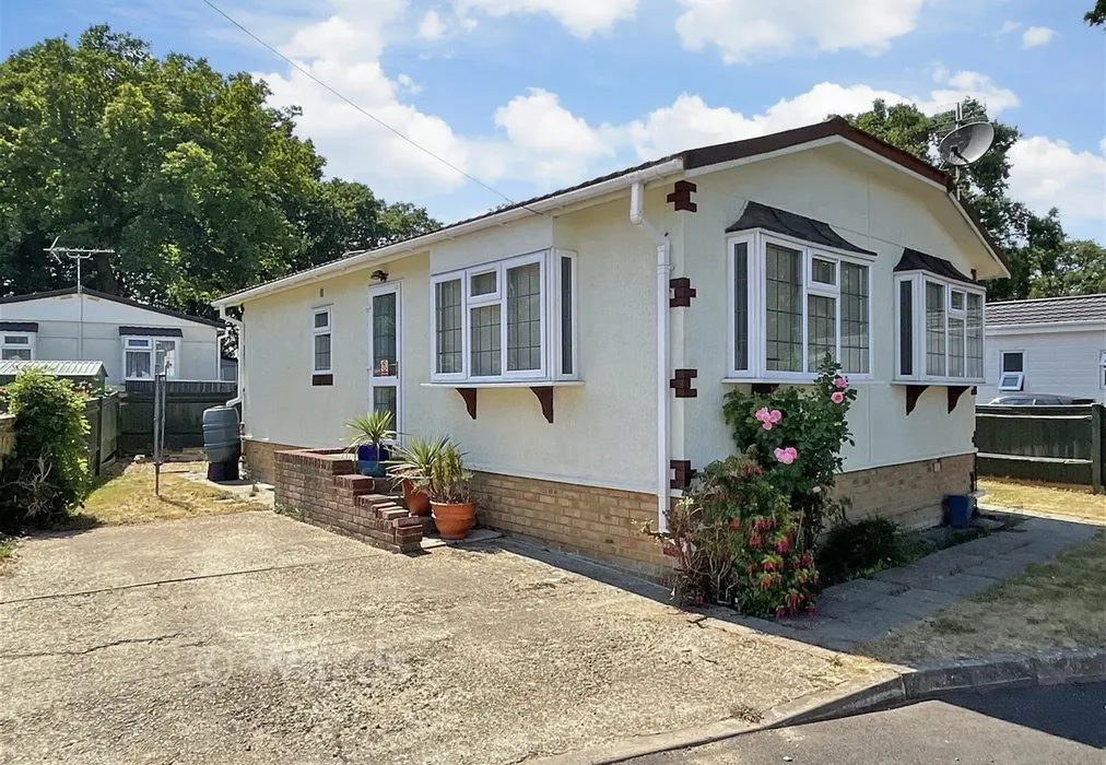 Front - London Road, West Kingsdown, Sevenoaks, Kent - Wards of Kent