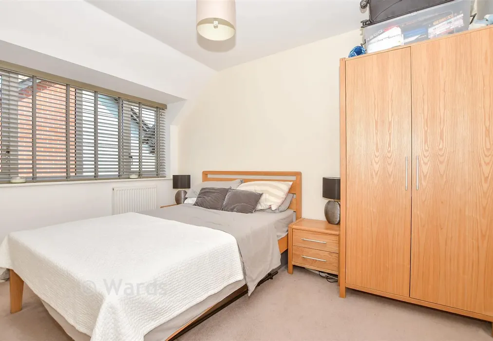 Bedroom 1 - Teddington Drive, West Malling, Kent - Wards of Kent