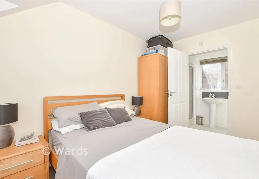 Bedroom 1 - Teddington Drive, West Malling, Kent - Wards of Kent