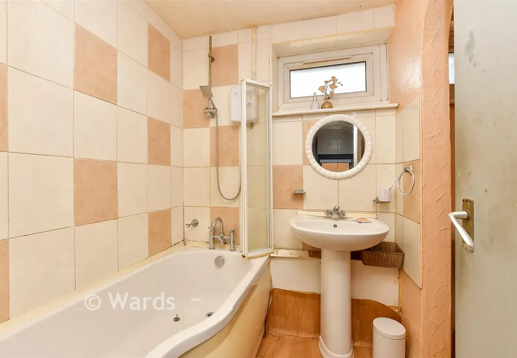 Bathroom - Buttermere Close, Gillingham, Kent - Wards of Kent