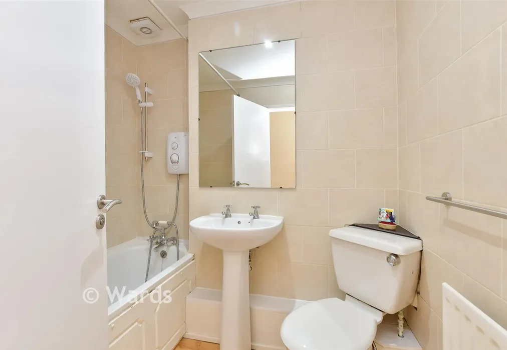 Bathroom - Station Road, Crayford, Kent - Wards of Kent