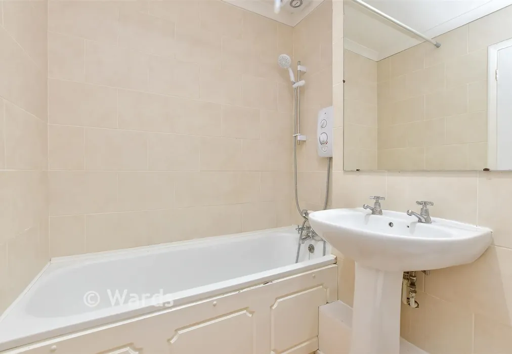 Bathroom - Station Road, Crayford, Kent - Wards of Kent