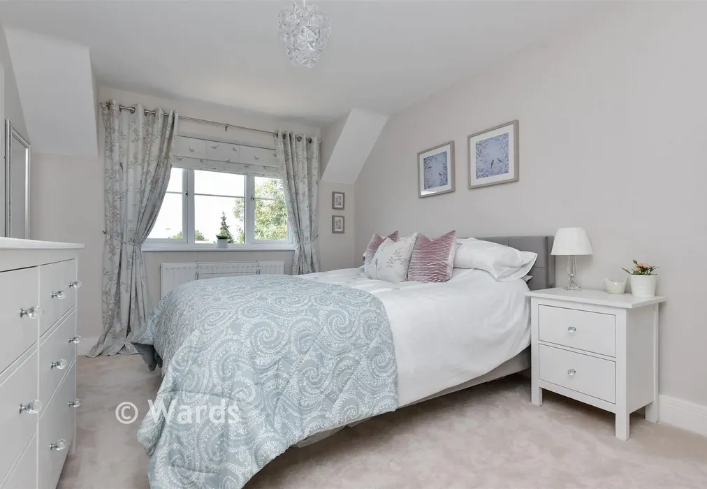 Bedroom 1 - Rosemary Gardens, Broadstairs, Kent - Wards of Kent