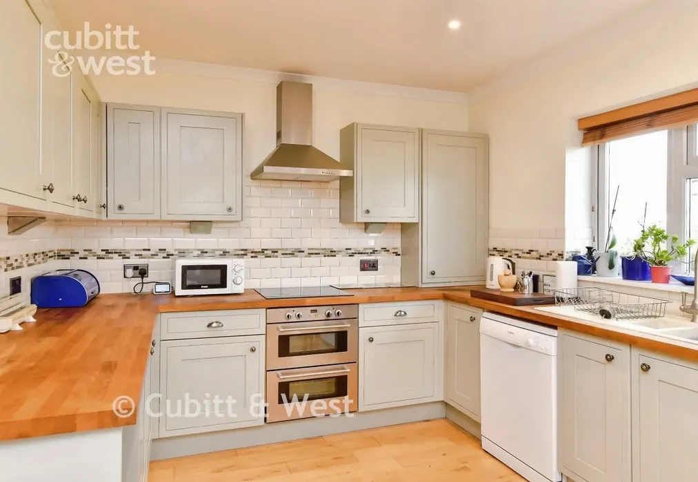 Kitchen - Mcwilliam Road, Brighton, BN2 - Wards of Kent