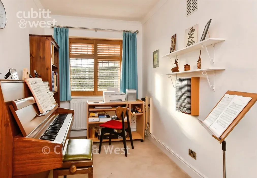 Bedroom - Mcwilliam Road, Brighton, BN2 - Wards of Kent