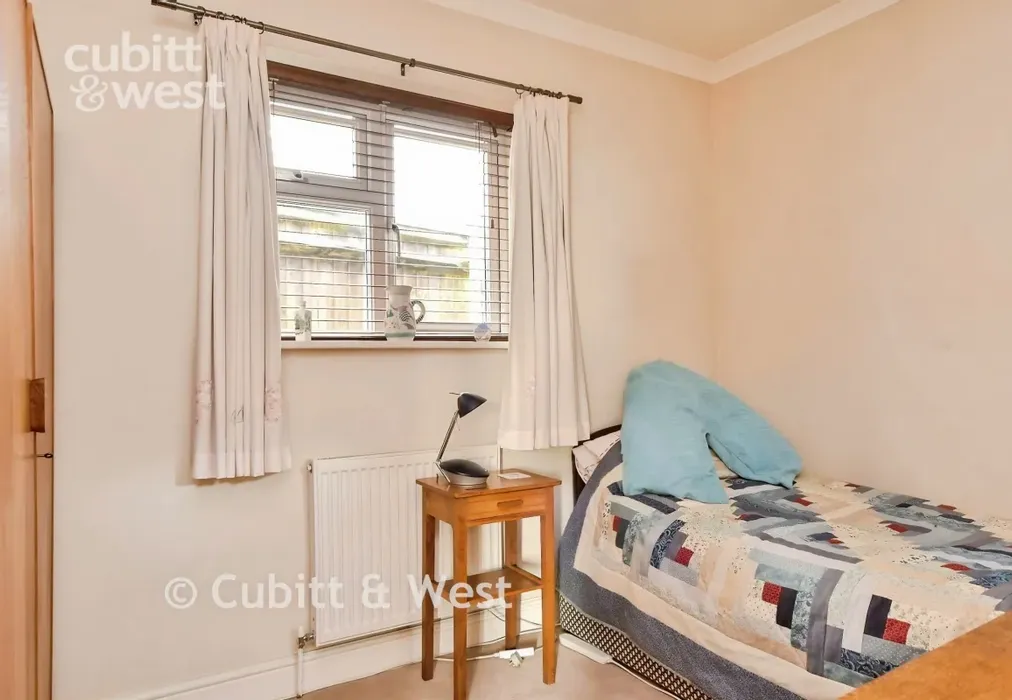 Bedroom - Mcwilliam Road, Brighton, BN2 - Wards of Kent