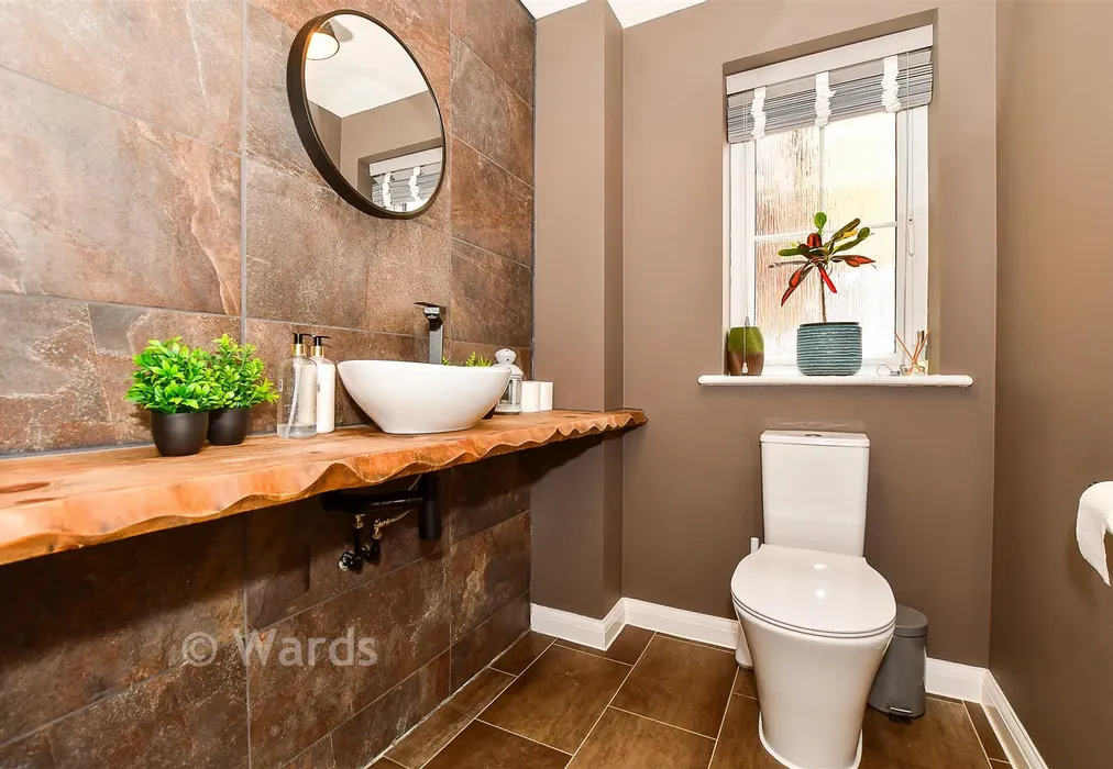 Cloakroom - Tyler Road, Staplehurst, Kent - Wards of Kent