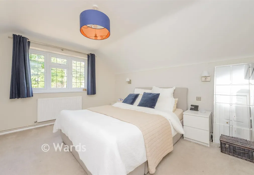 Bedroom 1 - Whitepost Lane, Culverstone, Meopham, Kent - Wards of Kent