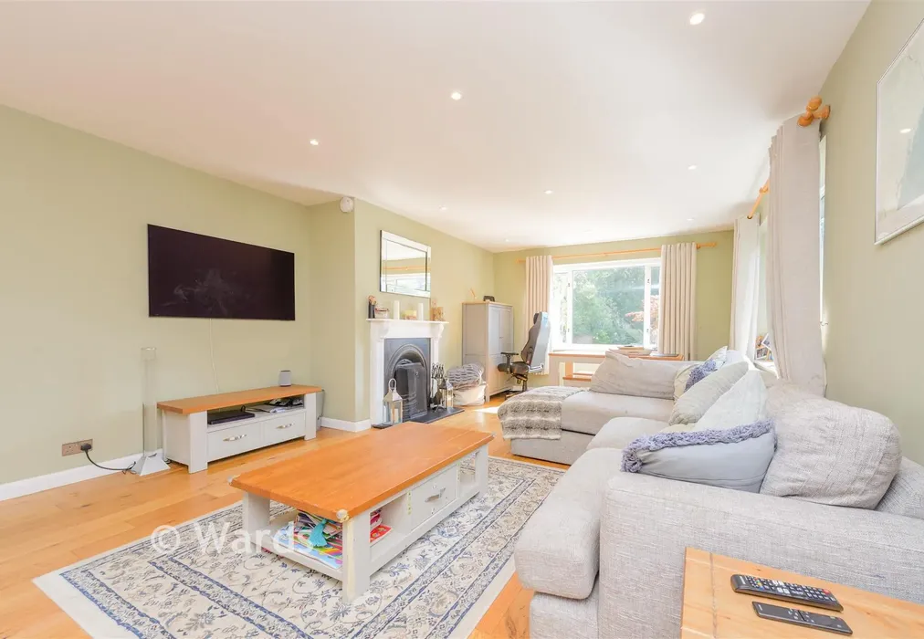 Lounge - Whitepost Lane, Culverstone, Meopham, Kent - Wards of Kent