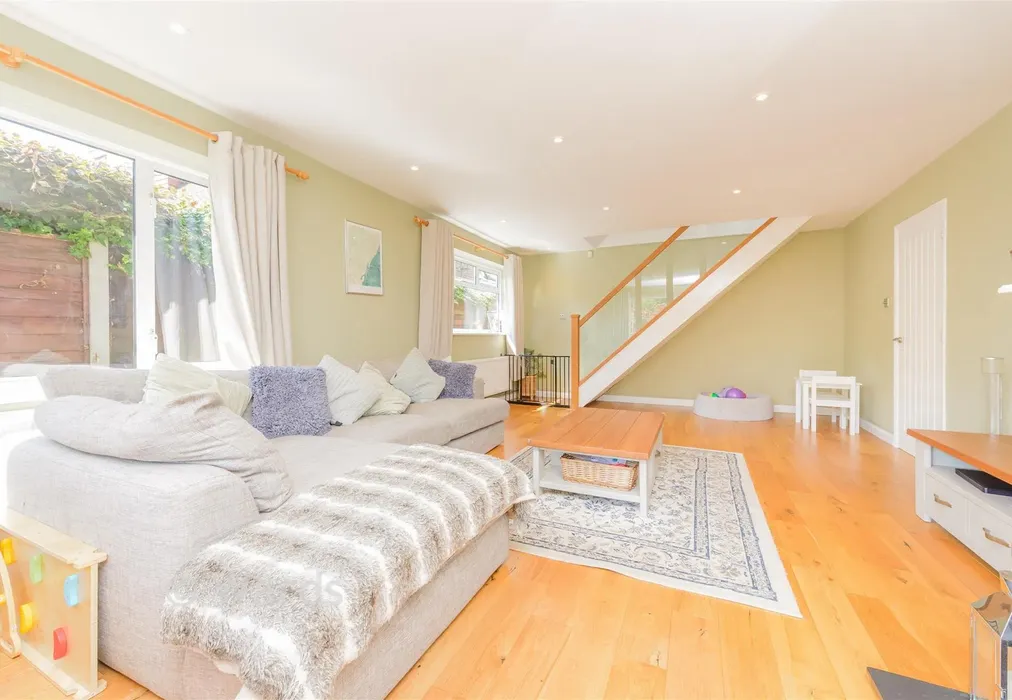 Lounge - Whitepost Lane, Culverstone, Meopham, Kent - Wards of Kent