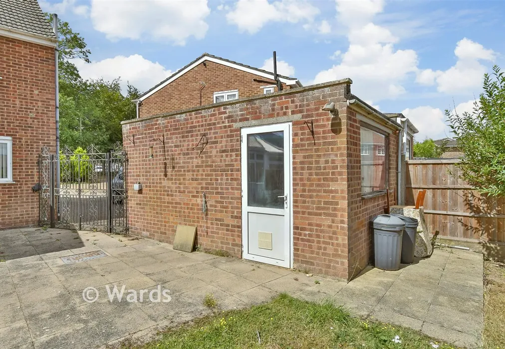 Garage - The Beeches, Walderslade, Chatham, Kent - Wards of Kent
