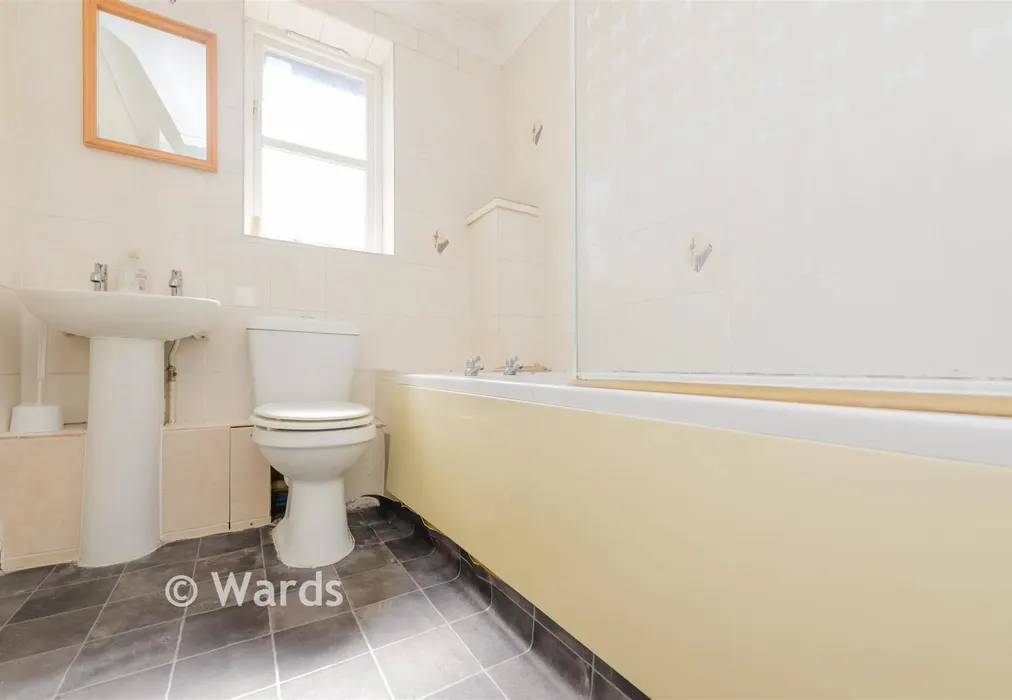 Bathroom - Beresford Road, Upper Gillingham, Kent - Wards of Kent