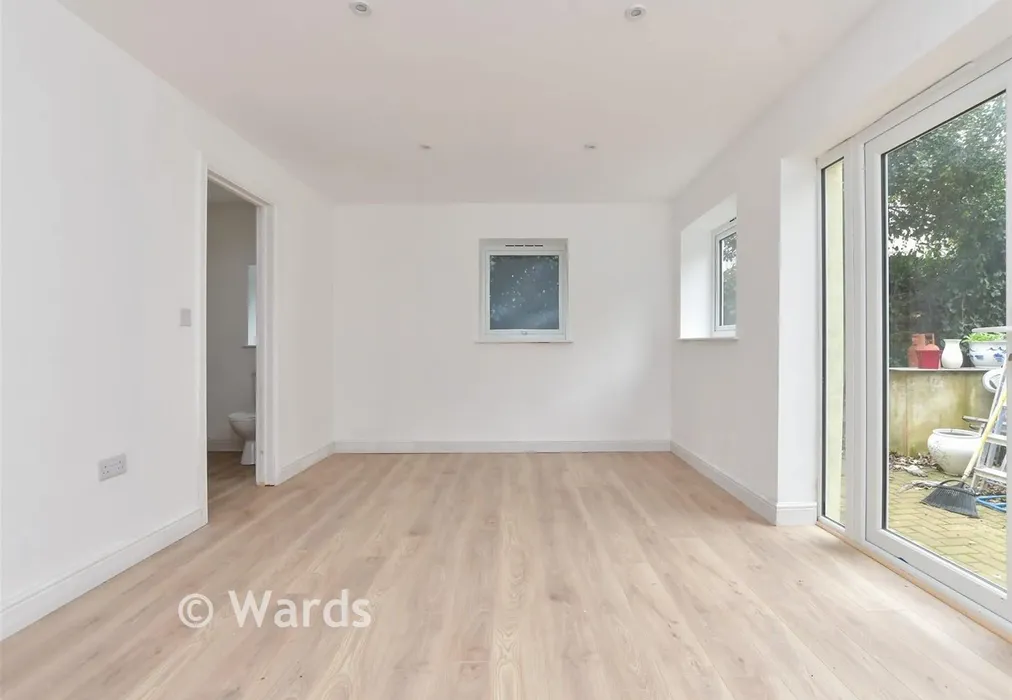 Living Room - Queens Road, Broadstairs, Kent - Wards of Kent