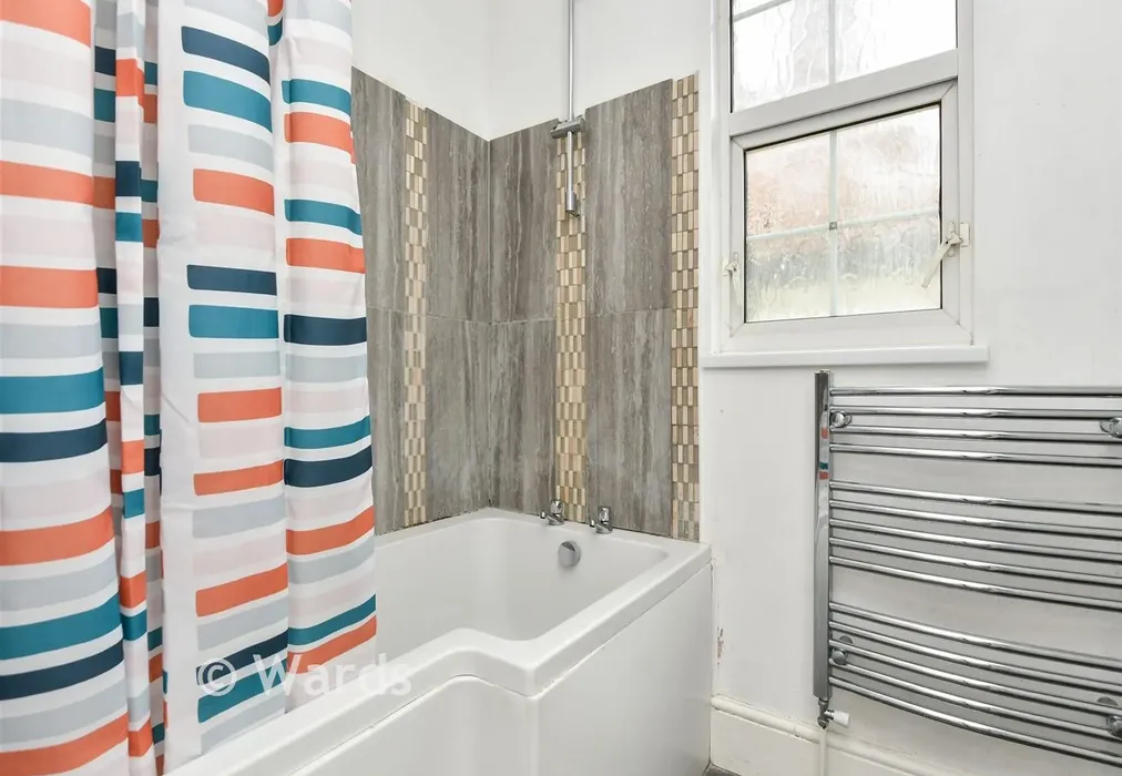 Bathroom - Queens Road, Broadstairs, Kent - Wards of Kent