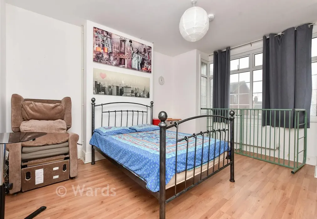 Bedroom 1 - Queens Road, Broadstairs, Kent - Wards of Kent