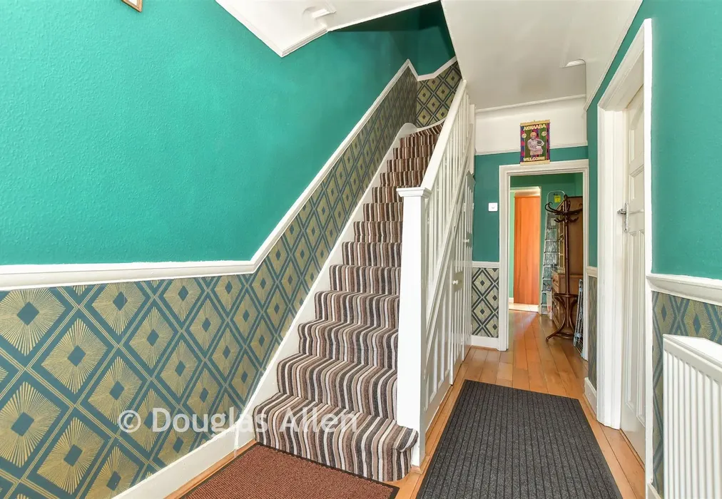 Hallway - Old Church Road, Chingford - Wards of Kent