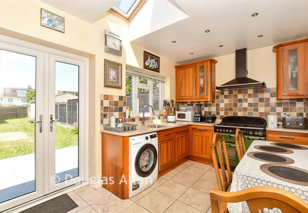 Kitchen/Breakfast Room - Old Church Road, Chingford - Wards of Kent