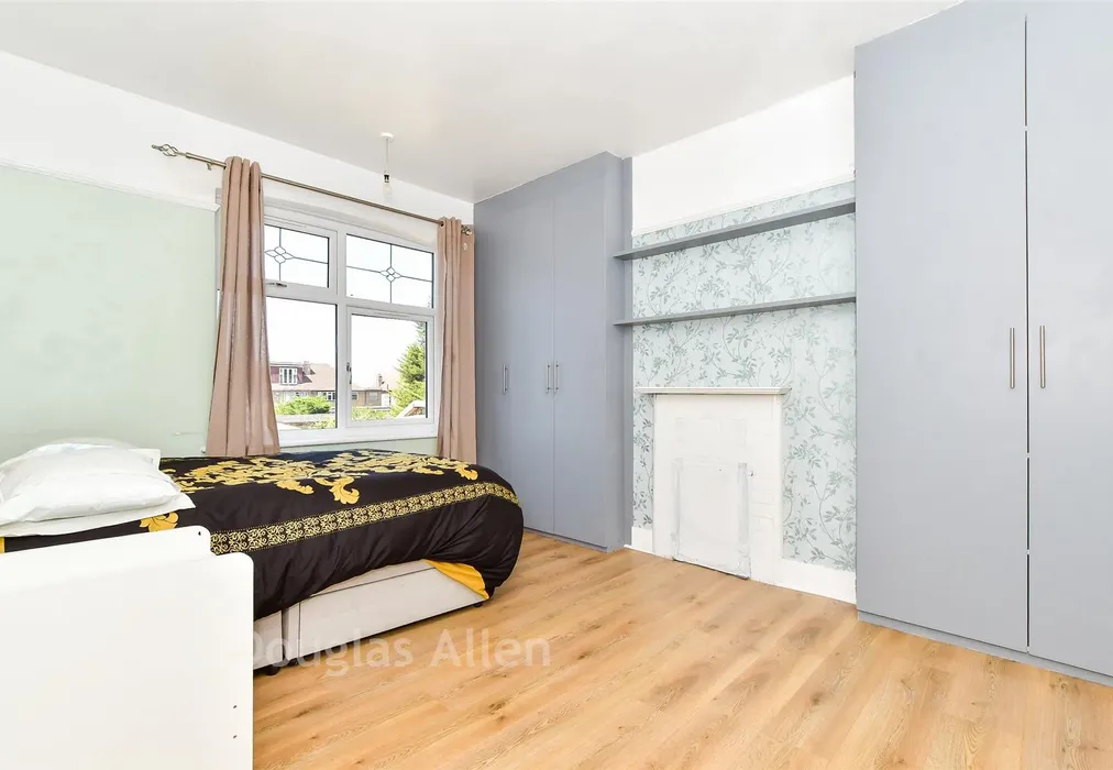 Bedroom 2 - Old Church Road, Chingford - Wards of Kent
