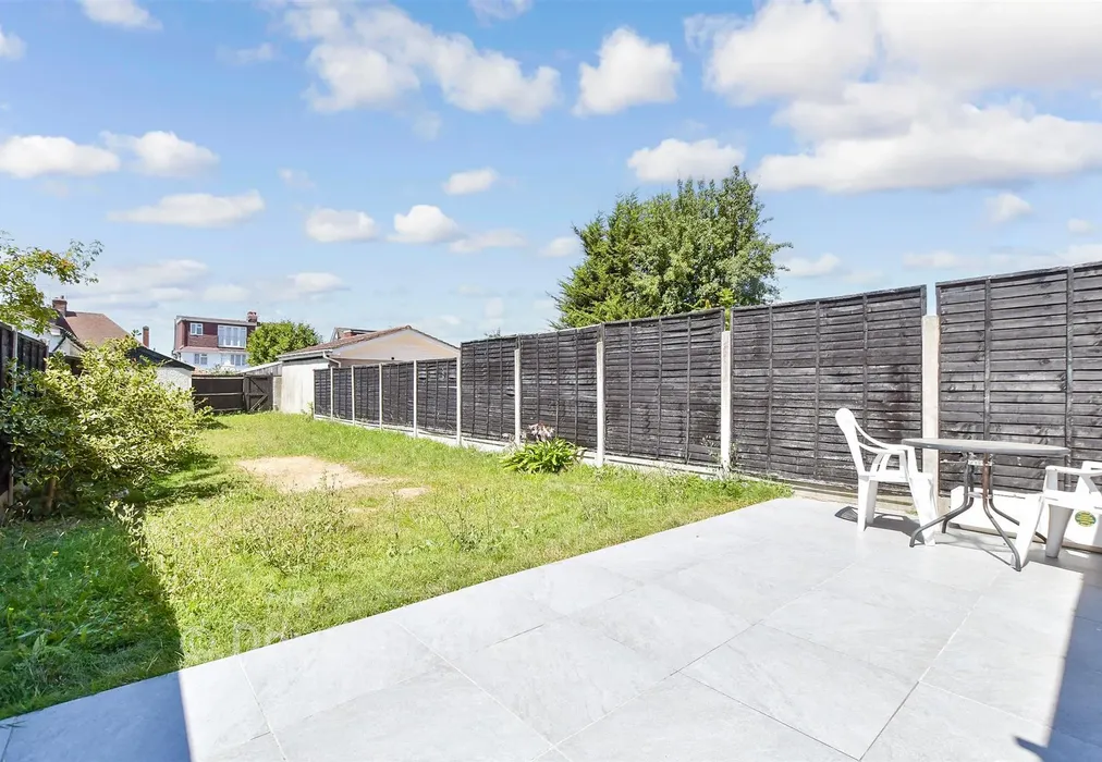Rear Garden - Old Church Road, Chingford - Wards of Kent
