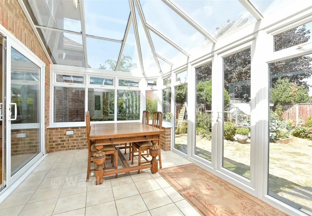 Conservatory - Laxton Way, Faversham, Kent - Wards of Kent