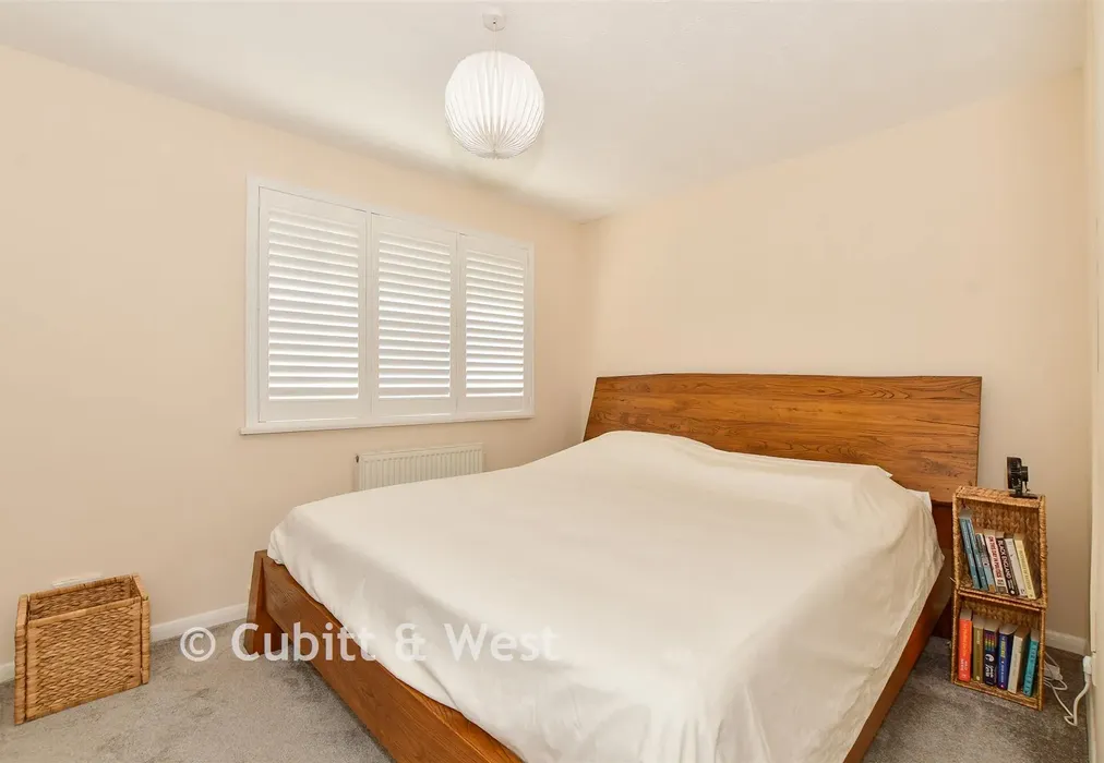 Bedroom 2 - The Fieldings, Southwater, West Sussex - Wards of Kent