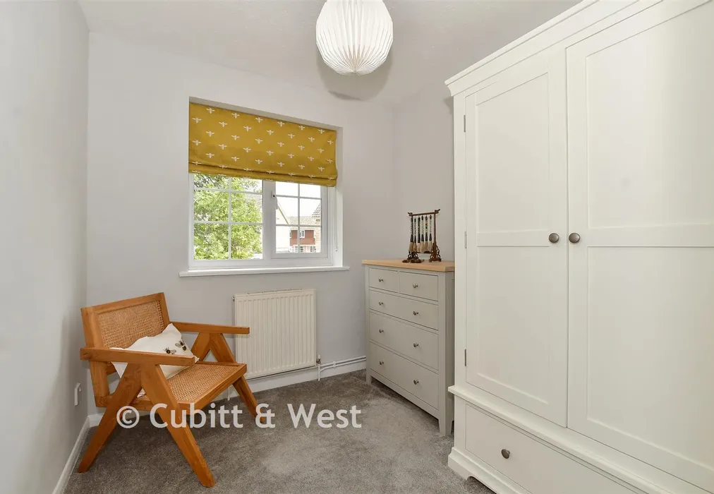 Bedroom 4 - The Fieldings, Southwater, West Sussex - Wards of Kent