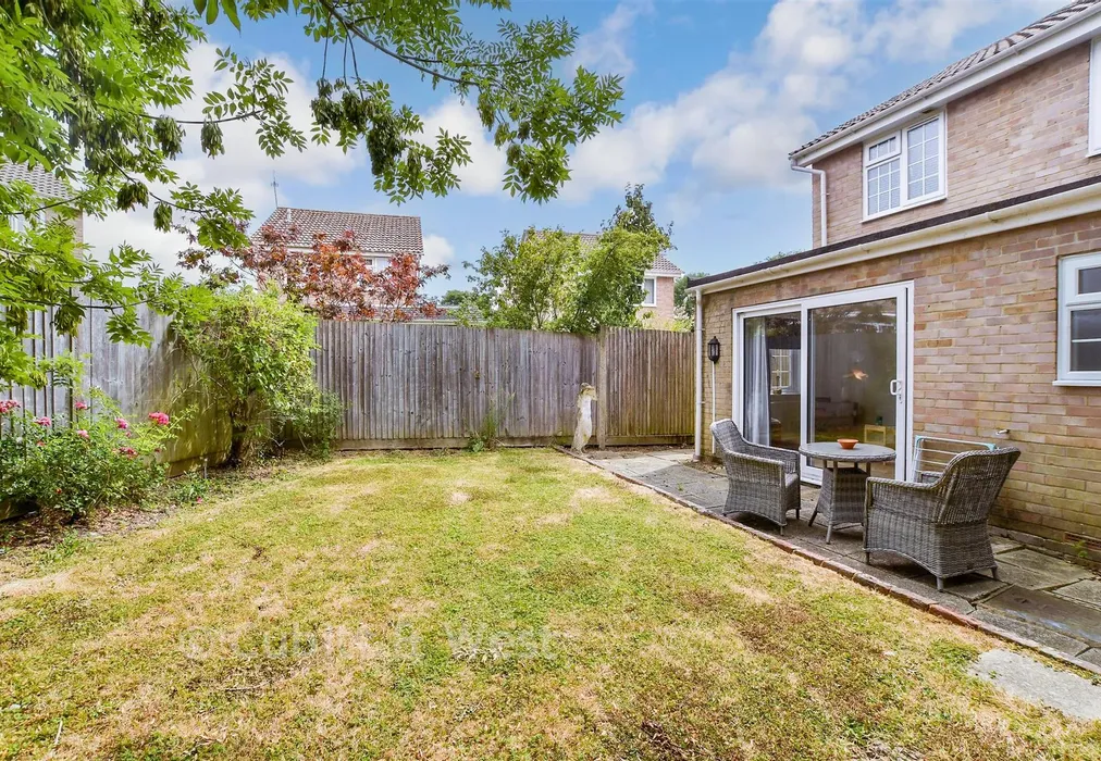 Rear Garden - The Fieldings, Southwater, West Sussex - Wards of Kent