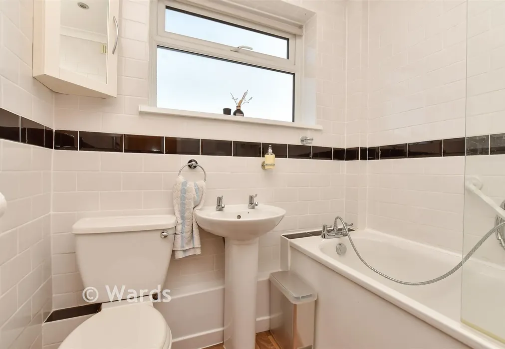 Bathroom - Sunnymead Avenue, Gillingham, Kent - Wards of Kent