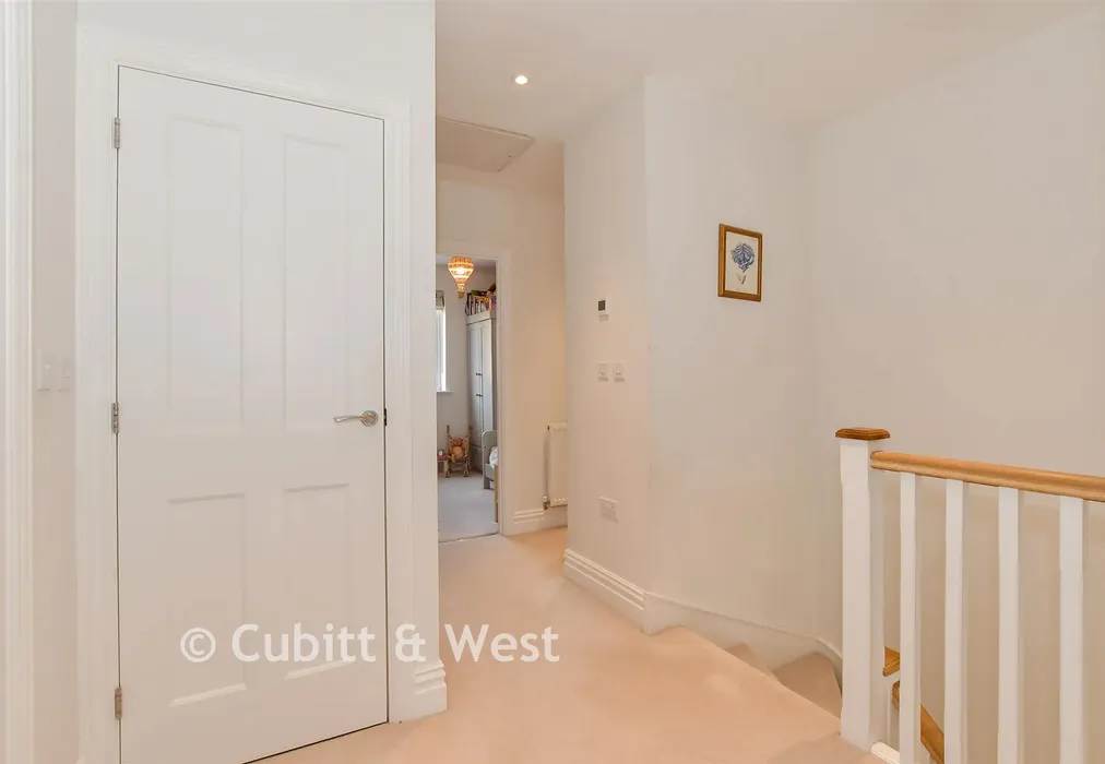 Landing - Windacres Farm Lane, Rudgwick, Horsham, West Sussex - Wards of Kent