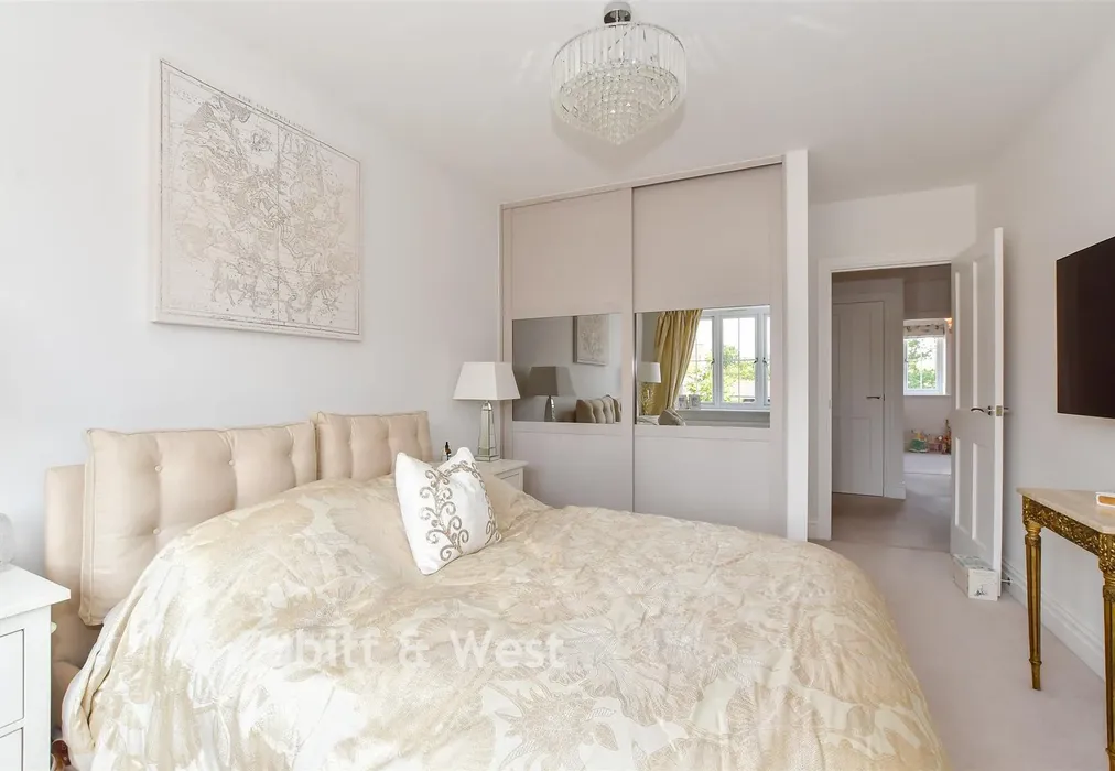 Bedroom 1 - Windacres Farm Lane, Rudgwick, Horsham, West Sussex - Wards of Kent