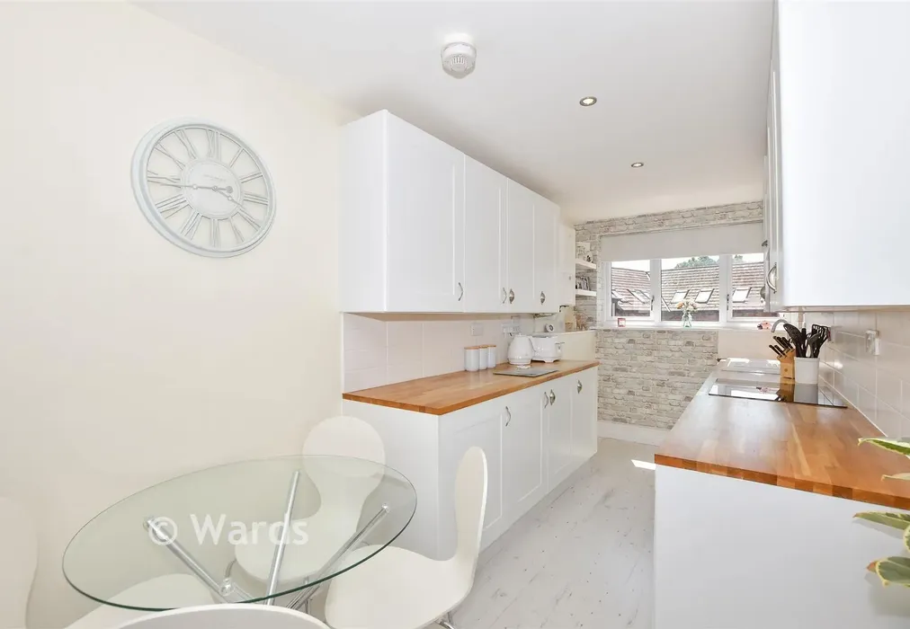 Kitchen - Hawley Drive, Leybourne, West Malling, Kent - Wards of Kent