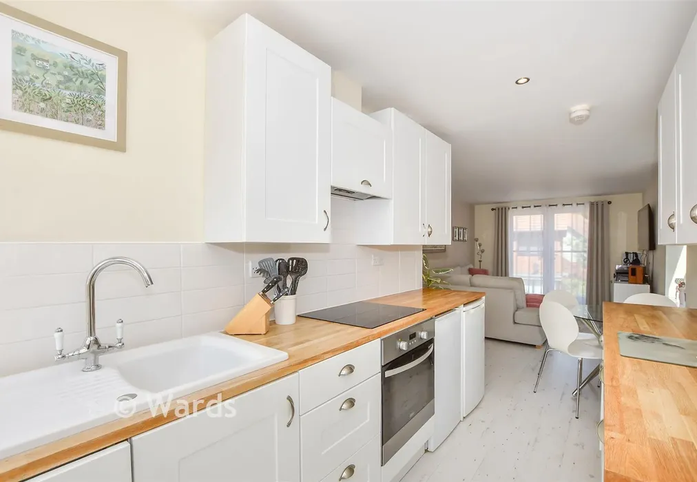 Kitchen - Hawley Drive, Leybourne, West Malling, Kent - Wards of Kent