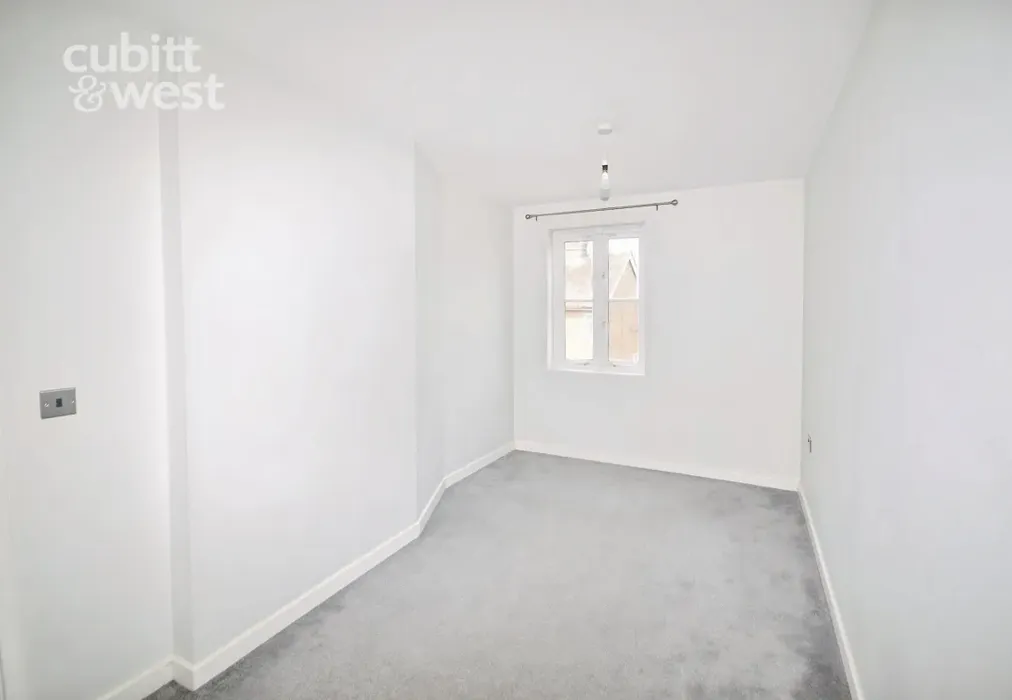 Bedroom 1 - Lion Mews, Framfield Road, TN22 - Wards of Kent