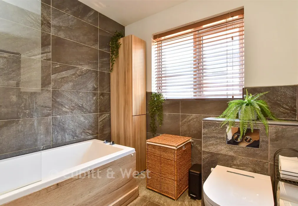 Bathroom - Crescent Drive North, Woodingdean, Brighton, East Sussex - Wards of Kent