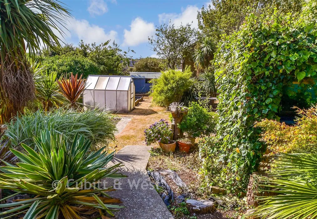 Rear Garden - Crescent Drive North, Woodingdean, Brighton, East Sussex - Wards of Kent