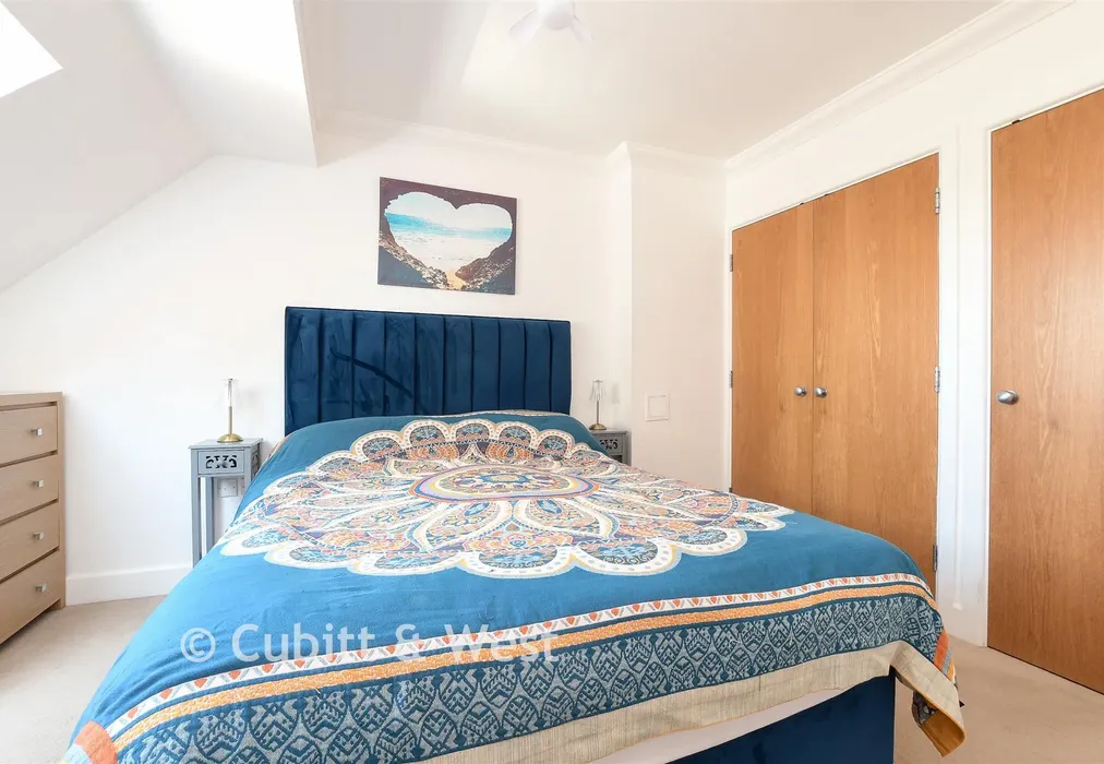 Bedroom 1 - Tupwood Gardens, Caterham, Surrey - Wards of Kent