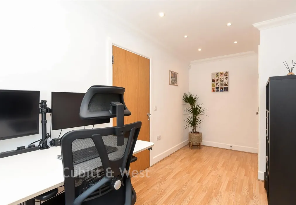 Office / Bedroom 4 - Tupwood Gardens, Caterham, Surrey - Wards of Kent