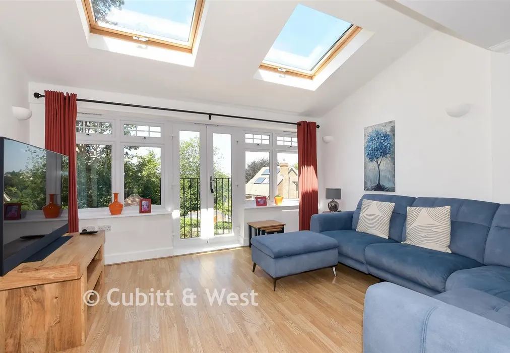 Living Room - Tupwood Gardens, Caterham, Surrey - Wards of Kent