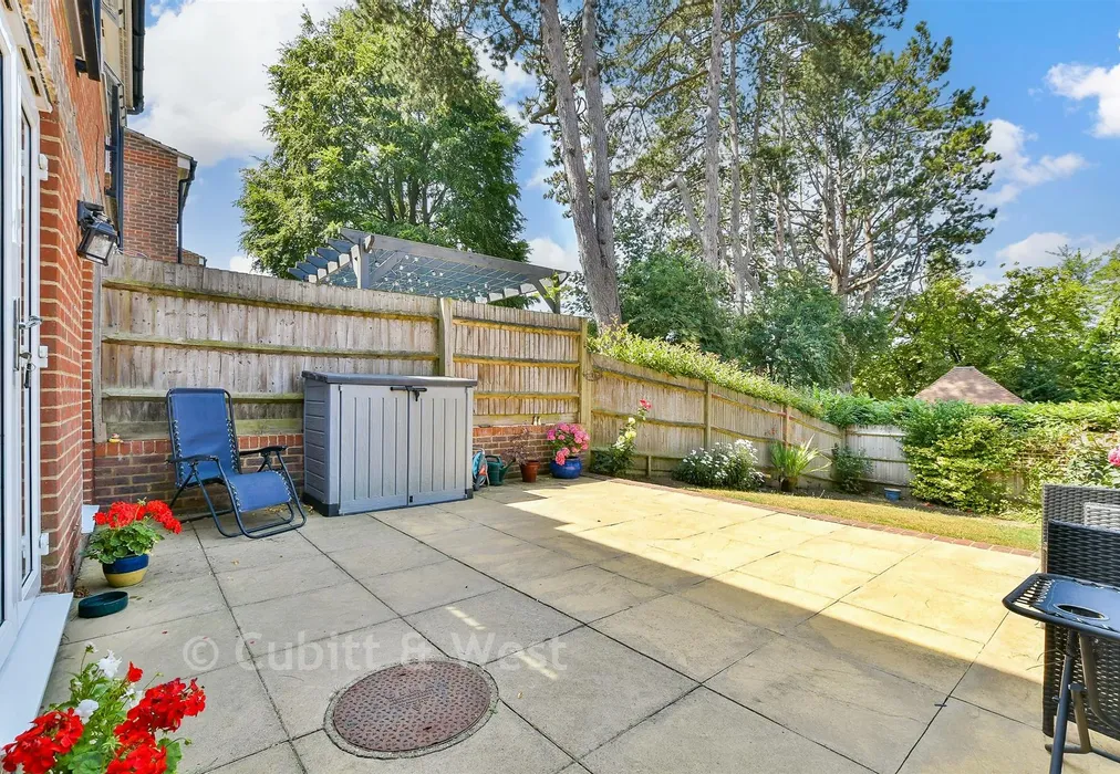 Rear Garden - Tupwood Gardens, Caterham, Surrey - Wards of Kent