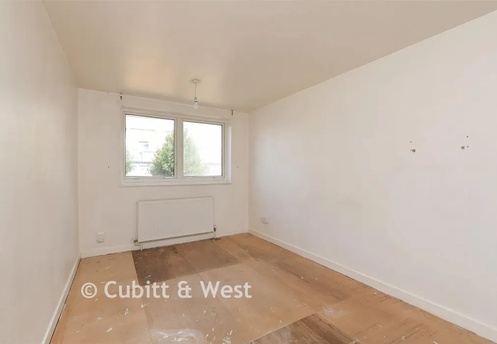 Bedroom 1 - Observatory Walk, Redhill, Surrey - Wards of Kent