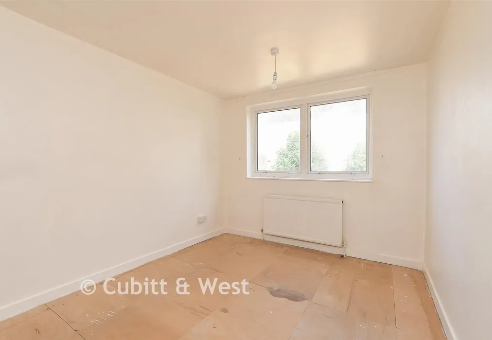 Bedroom 2 - Observatory Walk, Redhill, Surrey - Wards of Kent
