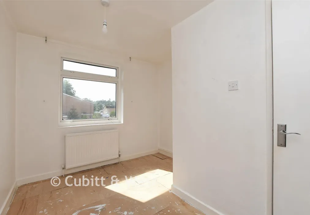 Bedroom 3 - Observatory Walk, Redhill, Surrey - Wards of Kent