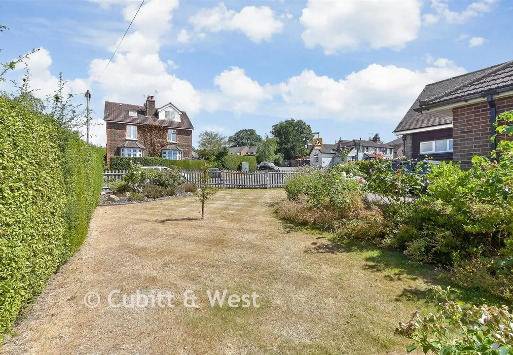 Front Garden - High Street, Dormansland, Surrey - Wards of Kent