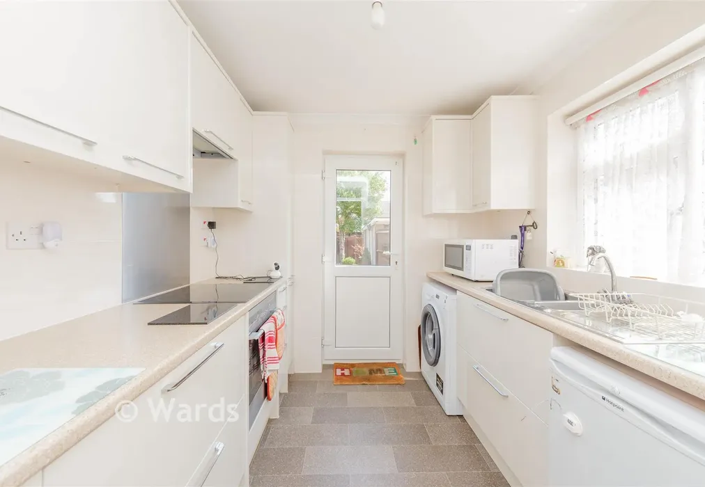 Kitchen - Imperial Drive, Gravesend, Kent - Wards of Kent